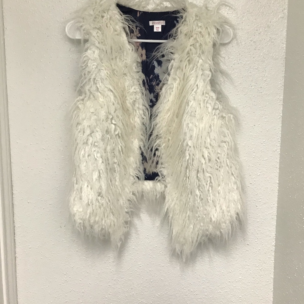 Sleeveless Faux Fur Vest - Picture 2 of 2